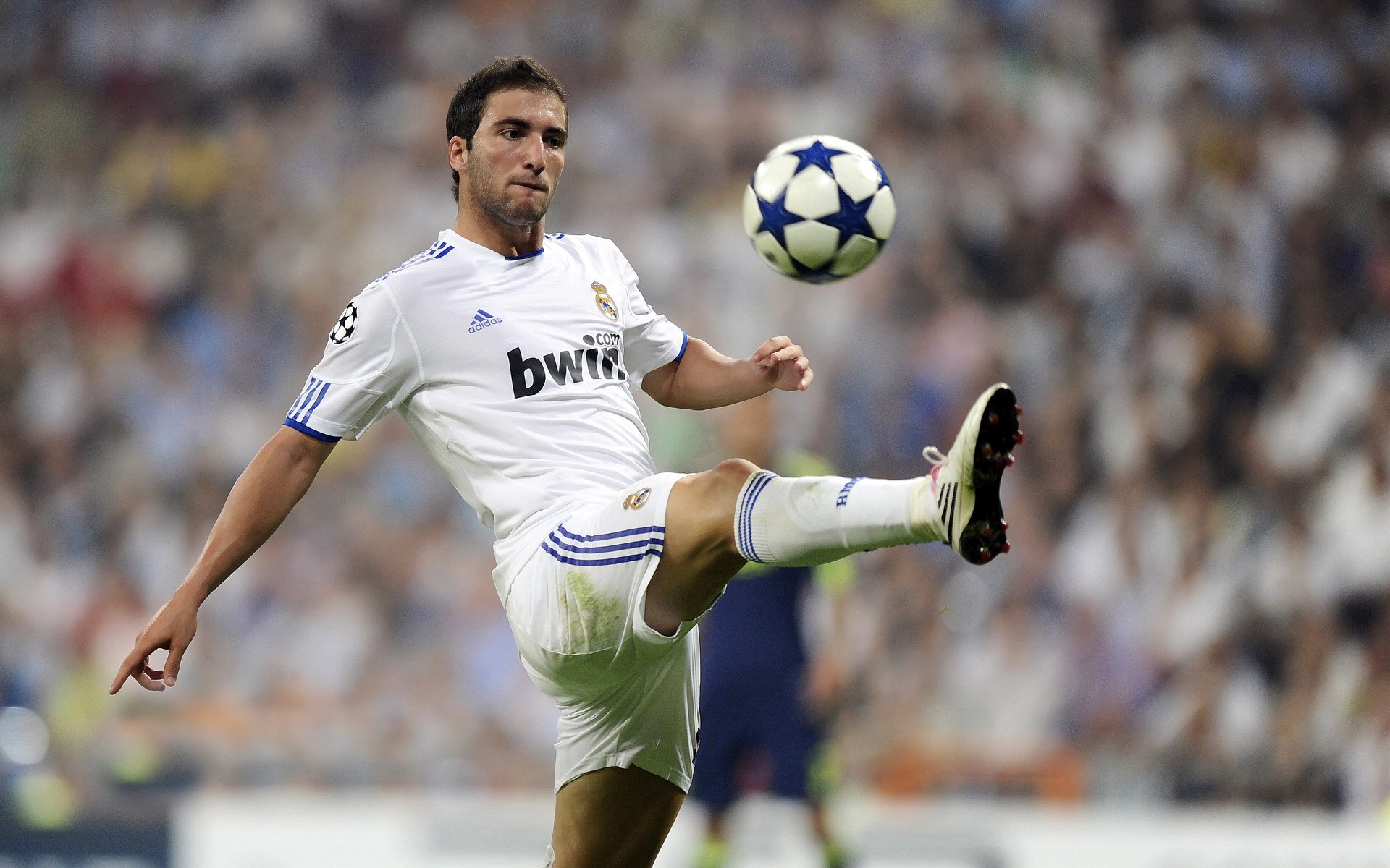 公牛大胜勇士，系列赛焦点战中德罗赞创下生涯新高，公牛有没有退役罗德曼球衣